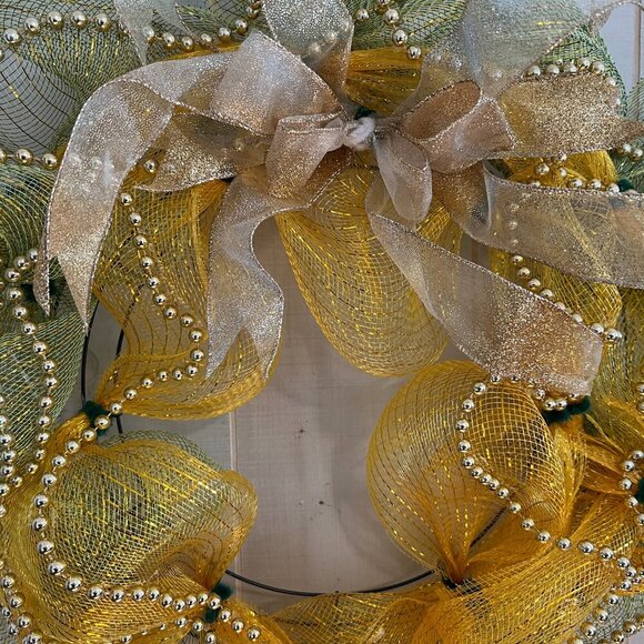 Festive Handmade Green and Gold Christmas Wreath - Picture 5 of 5